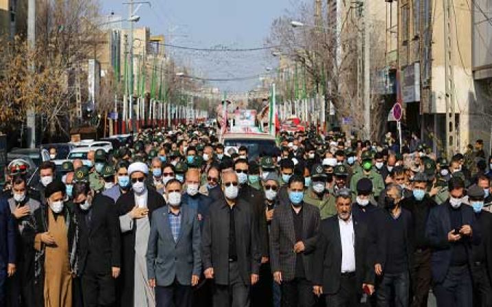 پیکر سردار مهدوینژاد در کنار شهید زین الدین به خاک سپرده شد پیکر سردار مهدوینژاد در کنار شهید زین الدین به خاک سپرده شد